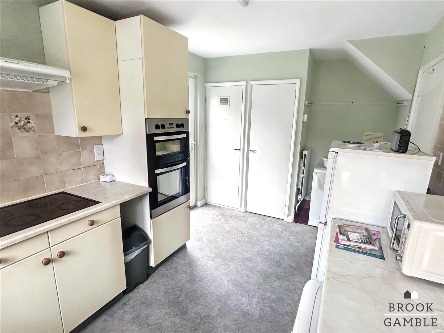 2 Bedroom House. Babylon Way in Eastbourne, 16